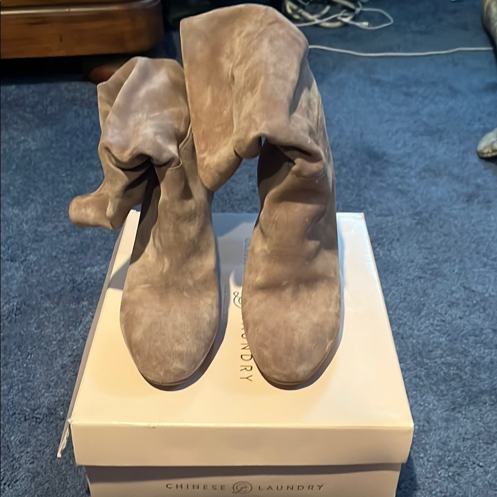 Chinese Laundry Women's Kipper   suede slouch boots